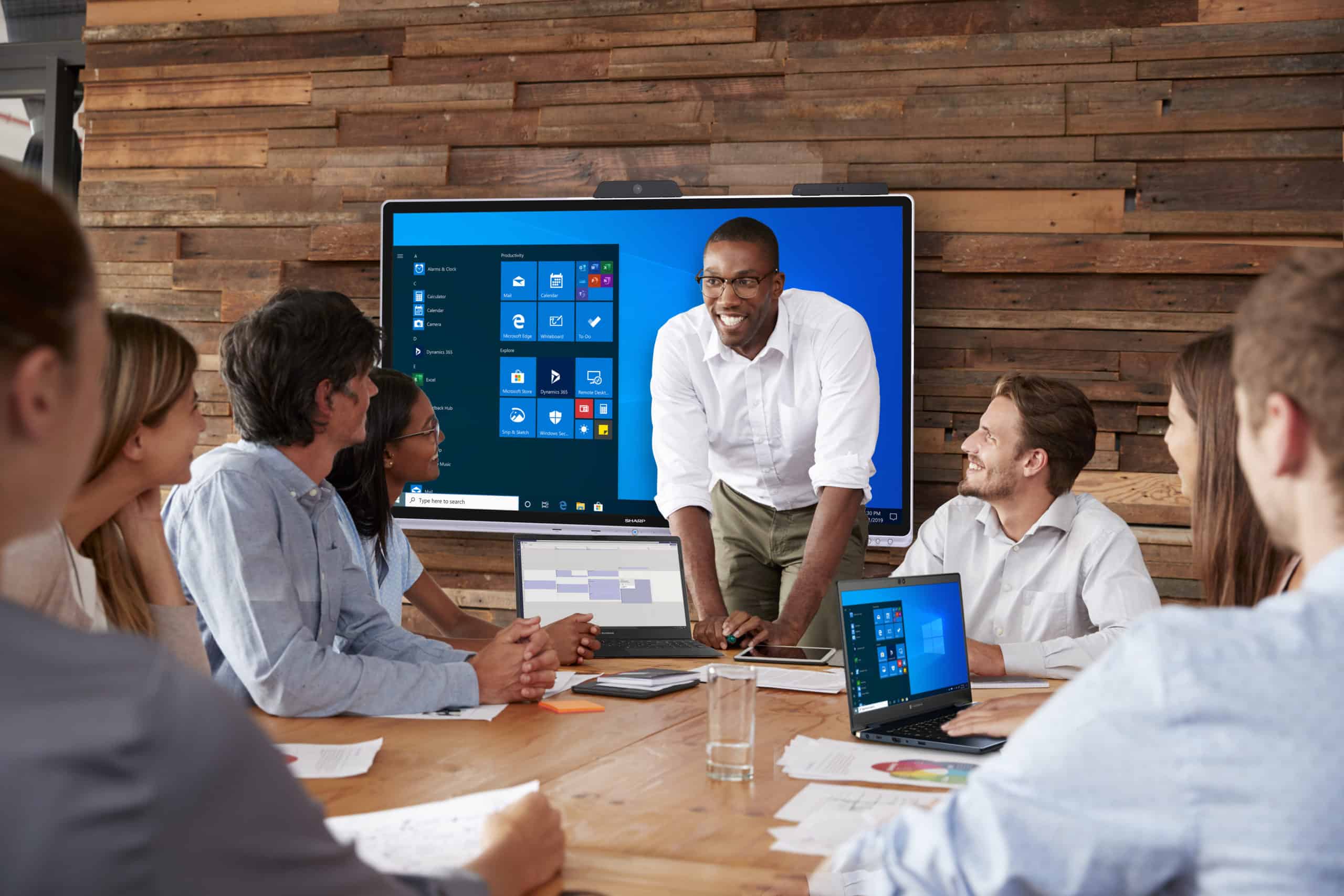 Overcome Challenges to Hybrid Collaboration With the Right Technology