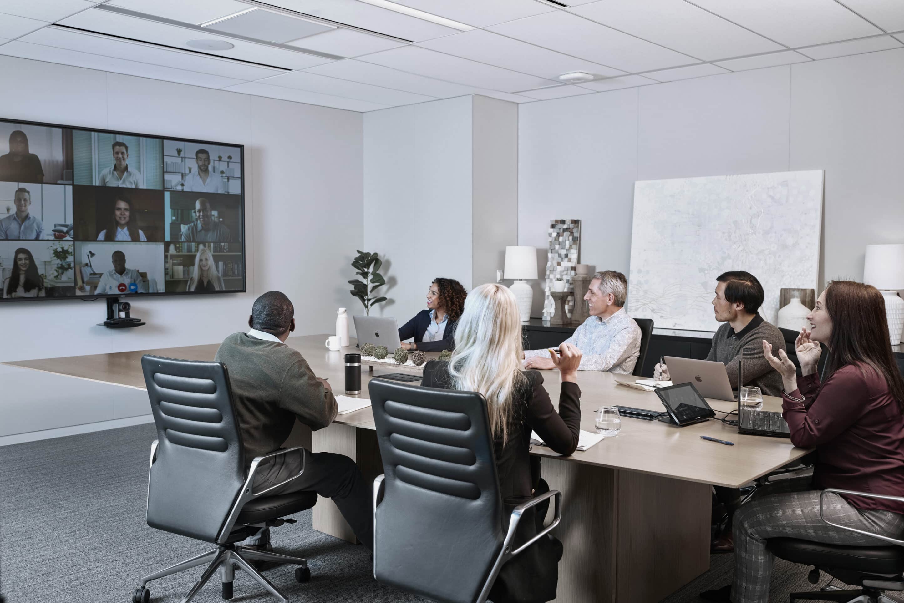 Better team collaboration in hybrid meeting room with Shure MXA920