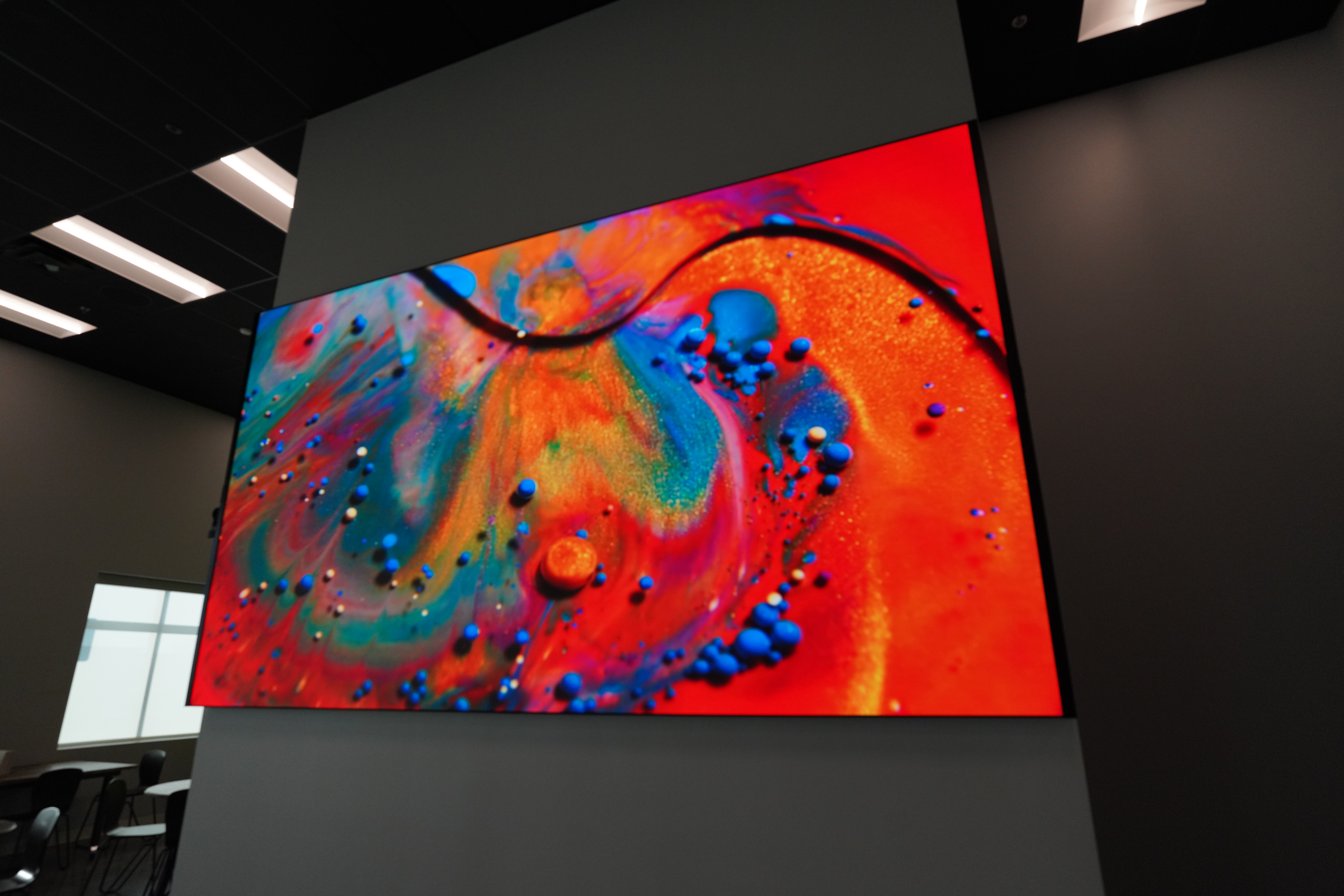 Nanolumens and Chief help AVI-SPL Dallas add centerpiece display to its workplace of the future