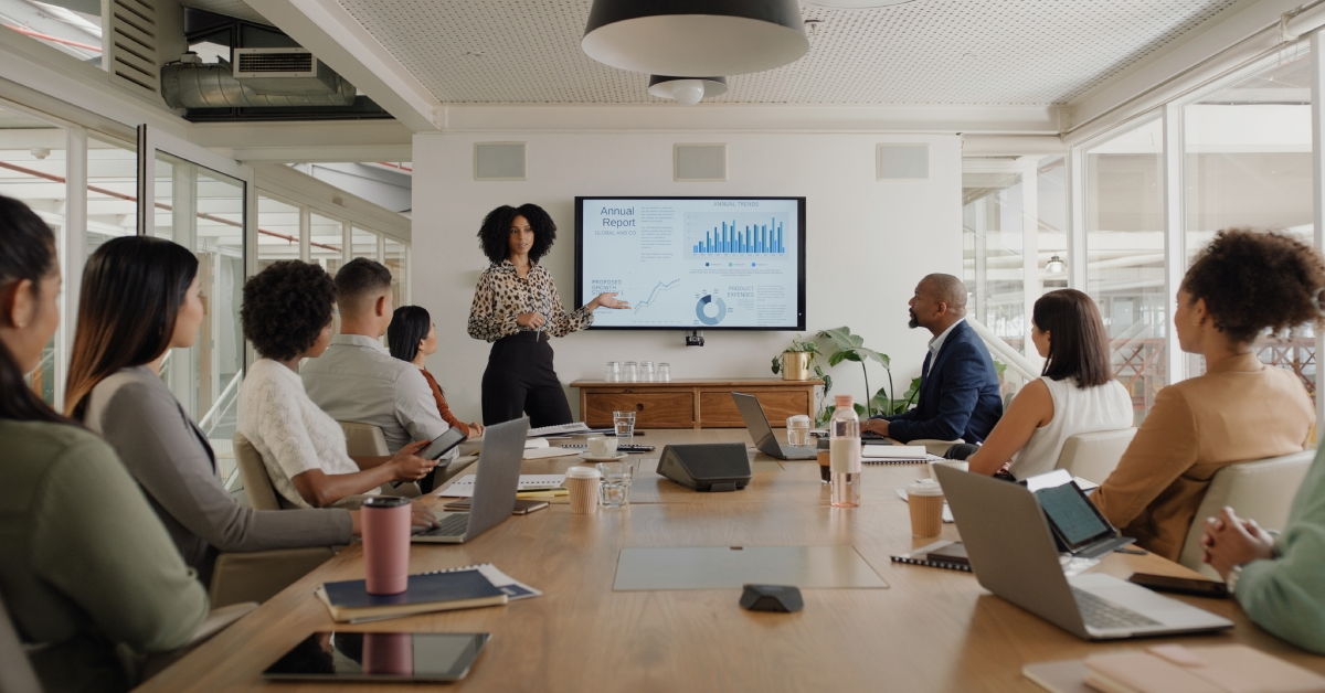 Lady leads an annual report meeting in a conference room.