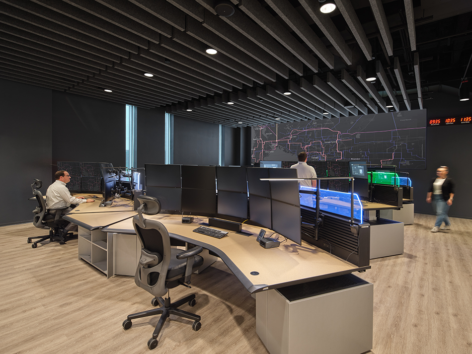 Unisee LCD video walls span multiple medium-size control and training spaces while team points and reviews on-screen information.